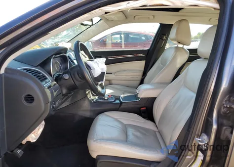 2017 Chrysler 300 Limited z USA, uszkodzony, nr VIN 2C3CCAAG4HH661855